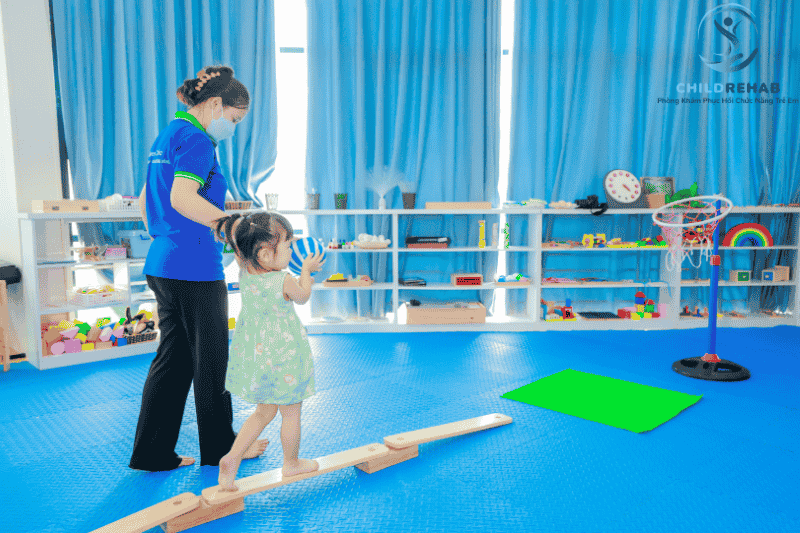 Can Thiệp Vận Động Trị Liệu Sớm: Lợi Ích & Thời Điểm Vàng 2026 | ChildRehab