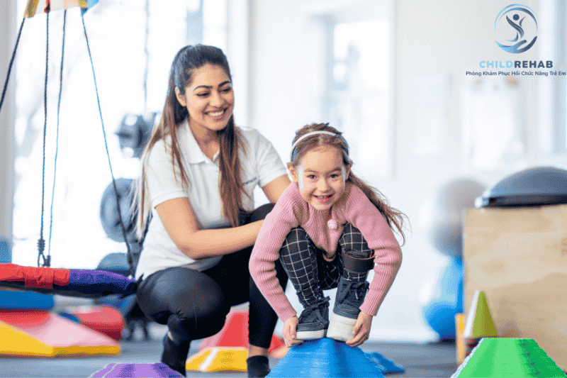 Sai Lầm Khi Phụ Huynh Tự Tập Vận Động Cho Trẻ 2026 | ChildRehab