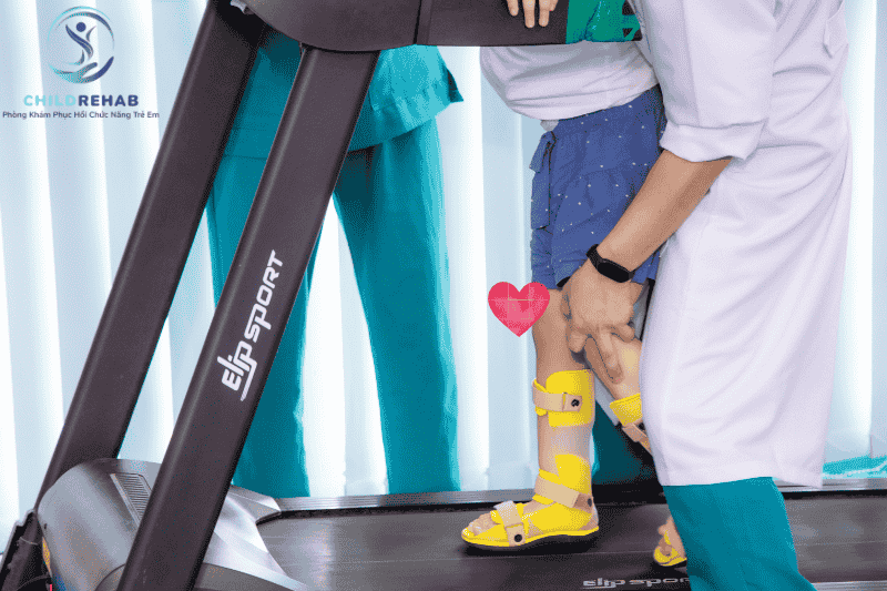 Vận Động Trị Liệu Cho Trẻ Khuyết Tật Vận Động 2026 | ChildRehab