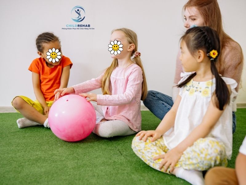 Trị Liệu Nhóm Cho Trẻ Có An Toàn & Hiệu Quả Không? 2026 | ChildRehab
