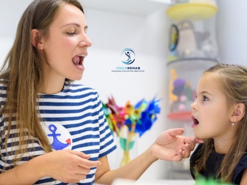 Ngôn Ngữ Trị Liệu Khác Gì Can Thiệp Chậm Nói? 2026 | ChildRehab
