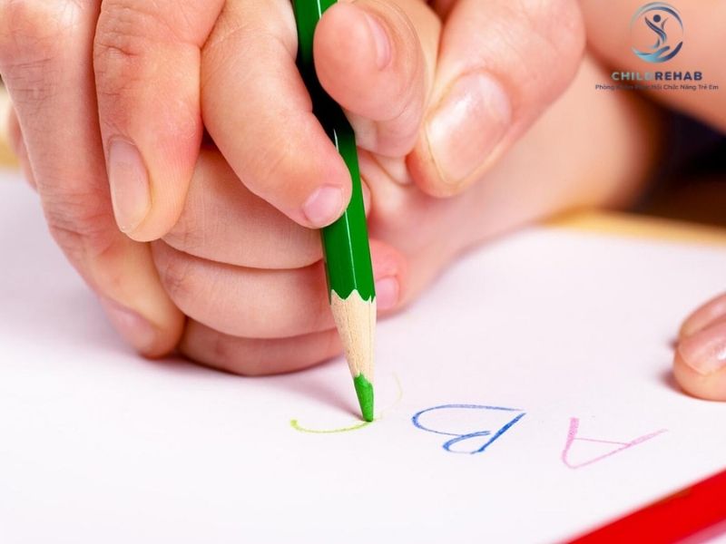 Trẻ Khó Cầm Bút, Viết Xấu Có Cần Hoạt Động Trị Liệu? 2026 | ChildRehab