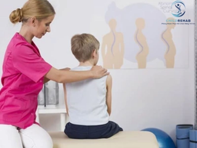 Đánh Giá Cong Vẹo Cột Sống Ở Trẻ Gồm Những Gì? 2026 | ChildRehab