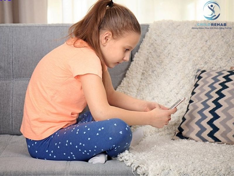 Trẻ Tiểu Học Bị Cong Vẹo Cột Sống Có Phổ Biến Không? 2026 | ChildRehab