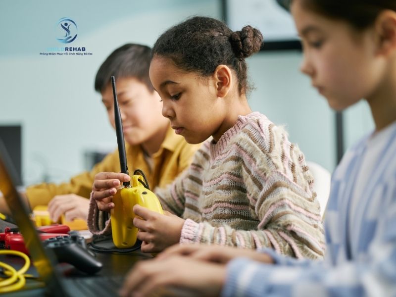 Có Nên Ép Trẻ Làm Hoạt Động Cảm Giác Không? 2026 | ChildRehab