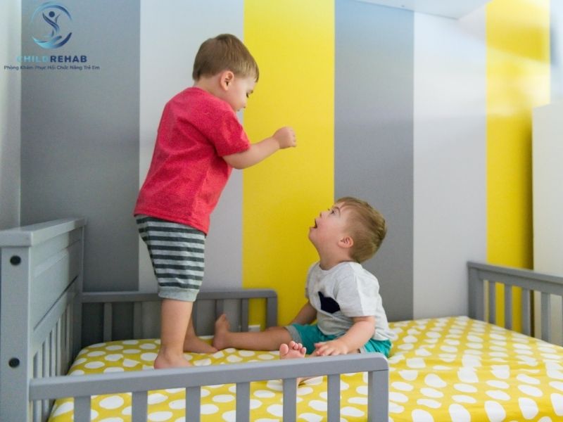 Cong Vẹo Cột Sống Ở Trẻ Có Ảnh Hưởng Đến Dáng Đứng Và Vận Động Không? 2026 | ChildRehab