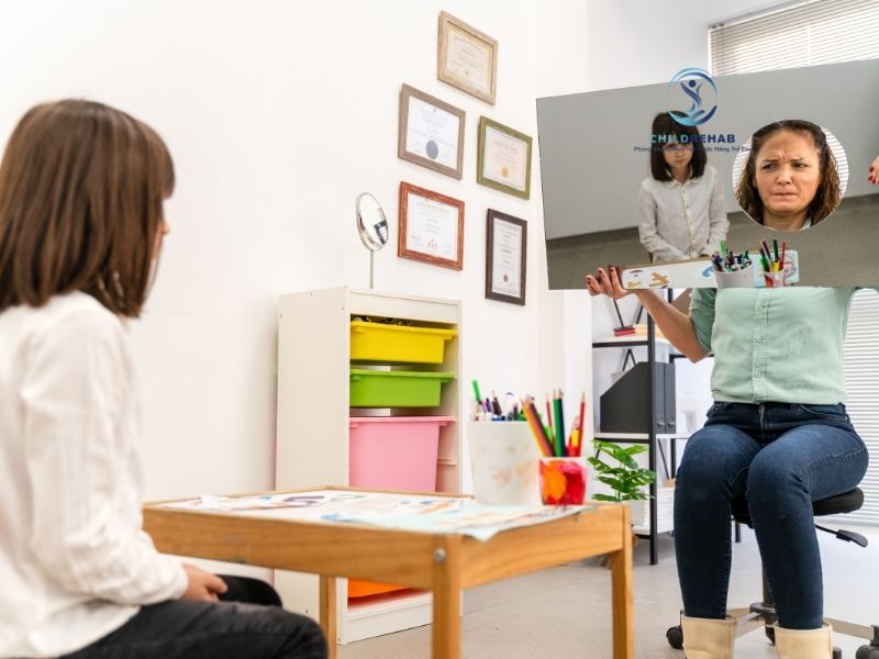 Có Nên Ép Trẻ Nói Nhiều Khi Luyện Âm Ngữ? 2026 | ChildRehab