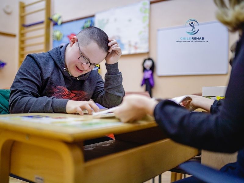 Dấu Hiệu Trẻ Đang Tiến Bộ Sau Âm Ngữ Trị Liệu 2026 | ChildRehab
