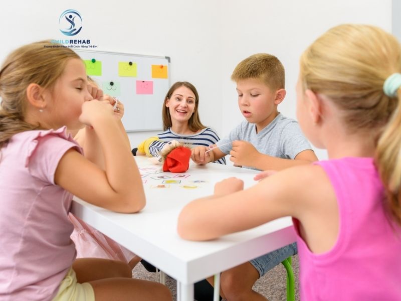 Một Buổi Trị Liệu Nhóm Diễn Ra Như Thế Nào? 2026 | ChildRehab