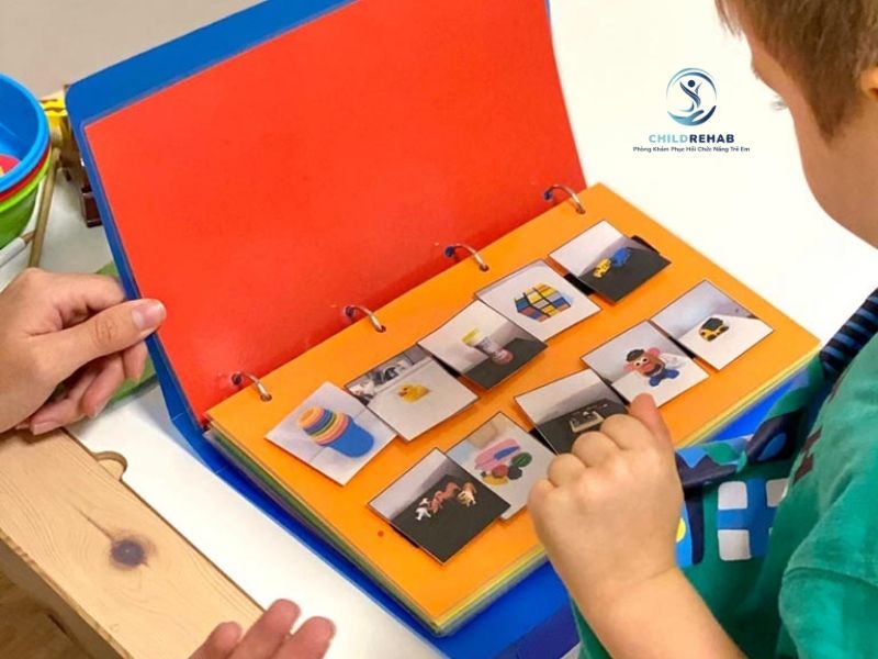 Khi Nào Nên Bắt Đầu Liệu Pháp PECS Cho Trẻ? 2026 | ChildRehab