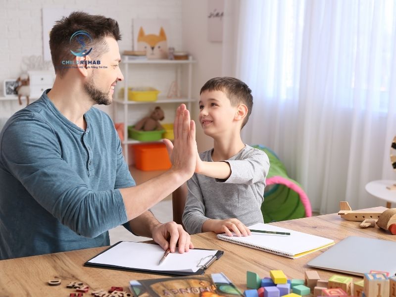 Sai Lầm Khi Phụ Huynh Tự Dùng PECS 2026 | ChildRehab