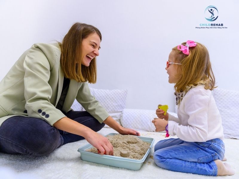 Phụ Huynh Cần Chuẩn Bị Gì Khi Đưa Trẻ Đi Trị Liệu Cảm Giác? 2026 | ChildRehab