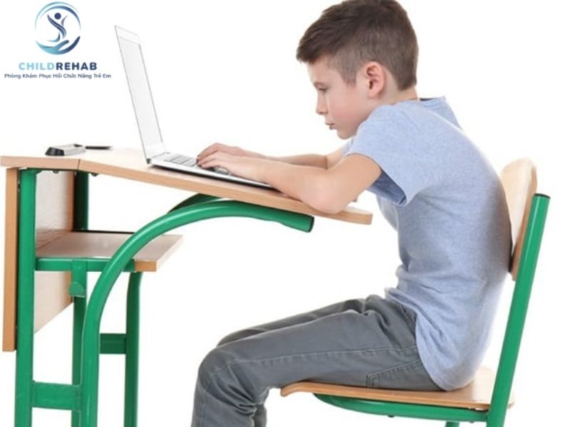 Dáng Ngồi Của Trẻ Bị Sai Tư Thế Thường Có Gì Bất Thường? 2026 | ChildRehab