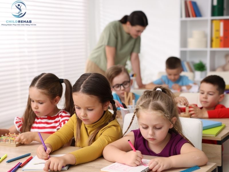 Trẻ Tiểu Học Bị Sai Tư Thế Có Phổ Biến Không? 2026 | ChildRehab