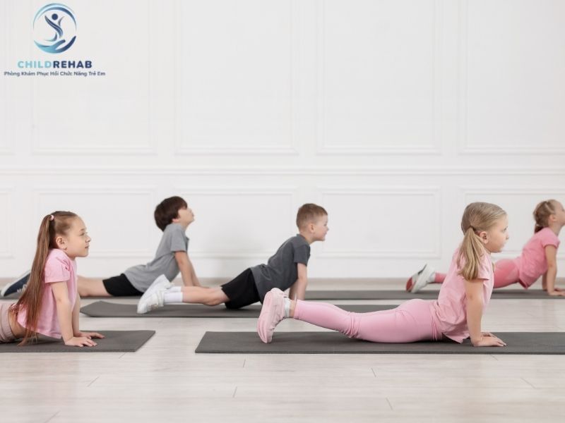 Cách Hỗ Trợ Trẻ Bị Sai Tư Thế Tại Nhà Phụ Huynh Nên Biết 2026 | ChildRehab