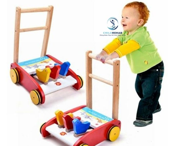 Có Nên Dùng Xe Tập Đi Cho Trẻ Chậm Vận Động? 2026 | ChildRehab