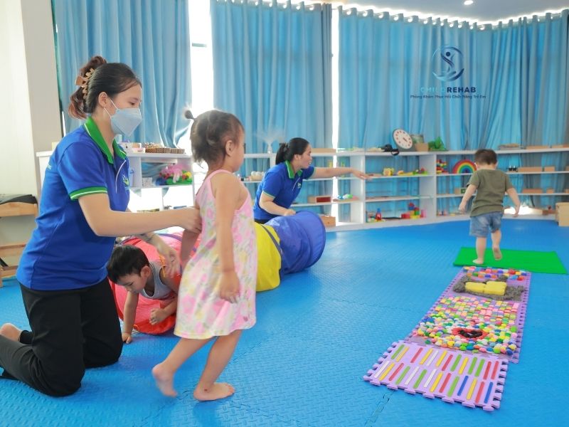 Trị Liệu Trẻ Chậm Phát Triển Vận Động Ở Đâu Uy Tín? 2026 | ChildRehab