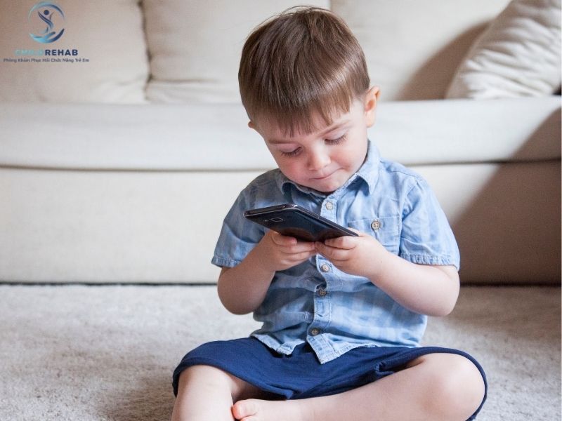 Dấu Hiệu Gù Lưng Ở Trẻ Phụ Huynh Có Thể Nhận Biết Sớm 2026 | ChildRehab