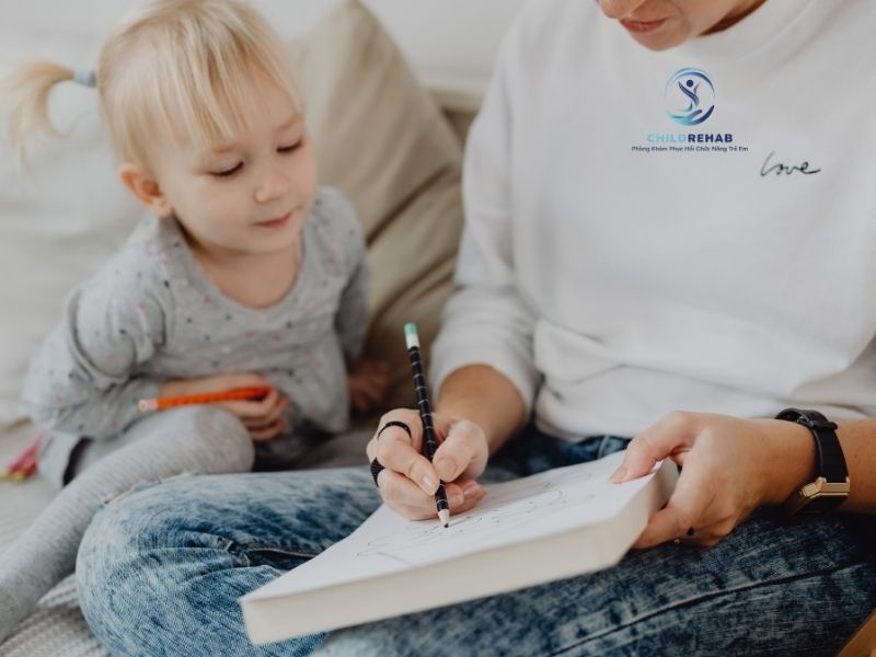 Trẻ 2 Tuổi Chưa Biết Chỉ Tay Có Đáng Lo Không? 2026 | ChildRehab