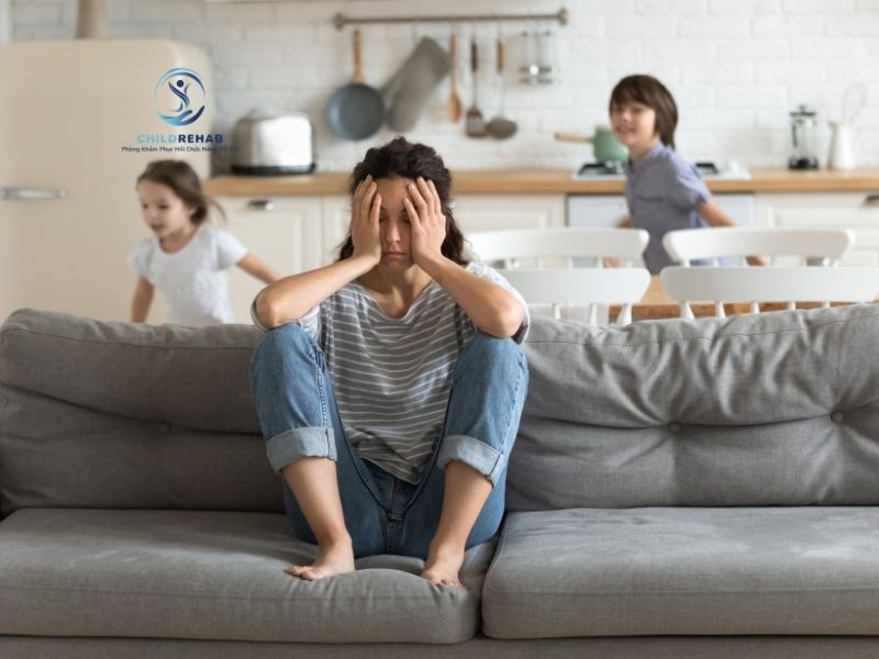 Trẻ Không Chịu Ngồi Yên Có Phải Vấn Đề Không? 2026 | ChildRehab