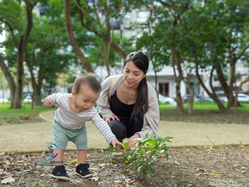 Nên Theo Dõi Bao Lâu Trước Khi Đưa Trẻ Đi Đánh Giá? 2026 | ChildRehab