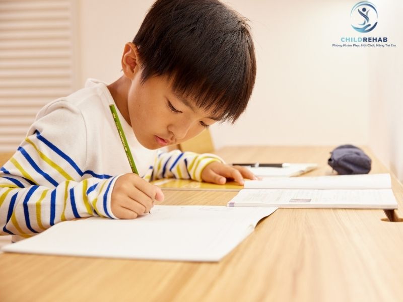 Gù Lưng Ở Trẻ 6 Tuổi Có Cần Can Thiệp Không? 2026 | ChildRehab