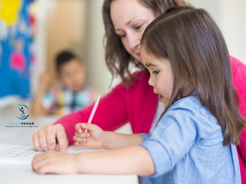 Khi Nào Trẻ Cần Được Hướng Dẫn Bài Tập Chuyên Sâu? 2026 | ChildRehab