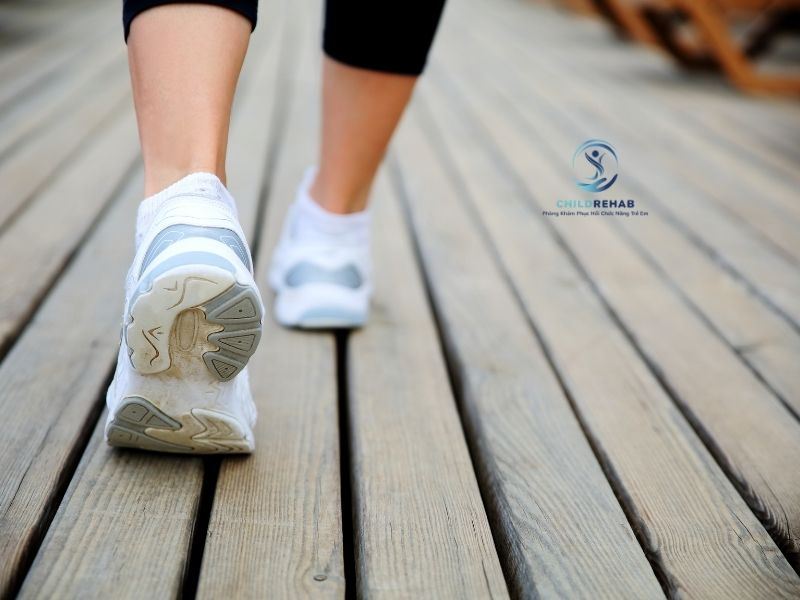 Bài Tập Cho Trẻ Chậm Biết Đi Tại Nhà Hiệu Quả 2026 | ChildRehab