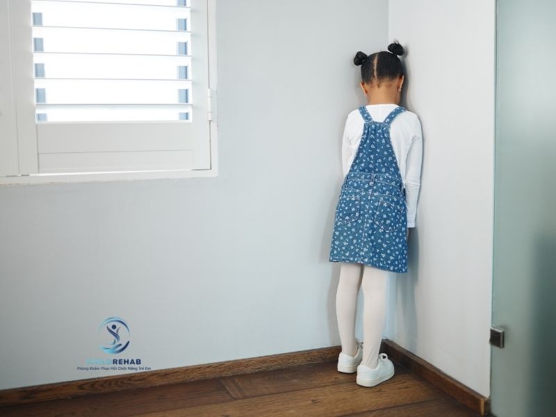 Có Nên Phạt Khi Trẻ Không Hợp Tác Không? 2026 | ChildRehab