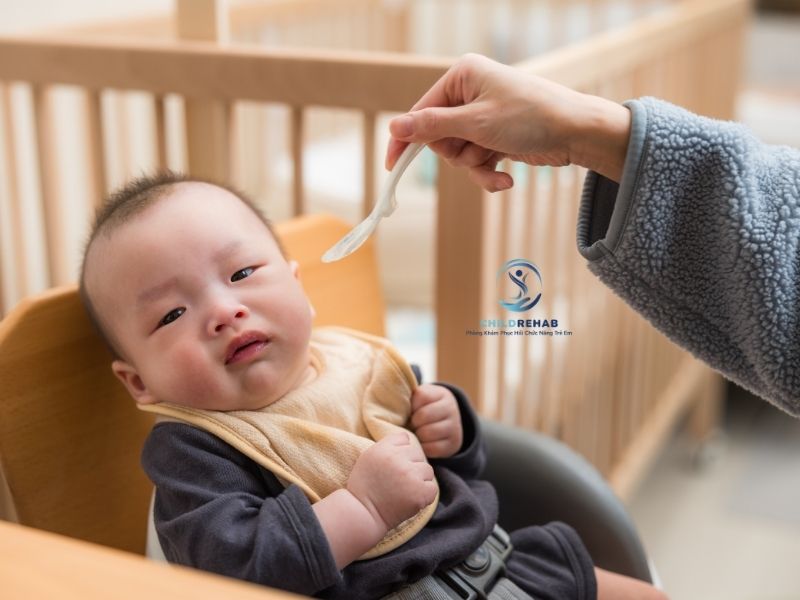 Trẻ Không Chịu Ăn, Có Nên Ép Không? 2026 | ChildRehab