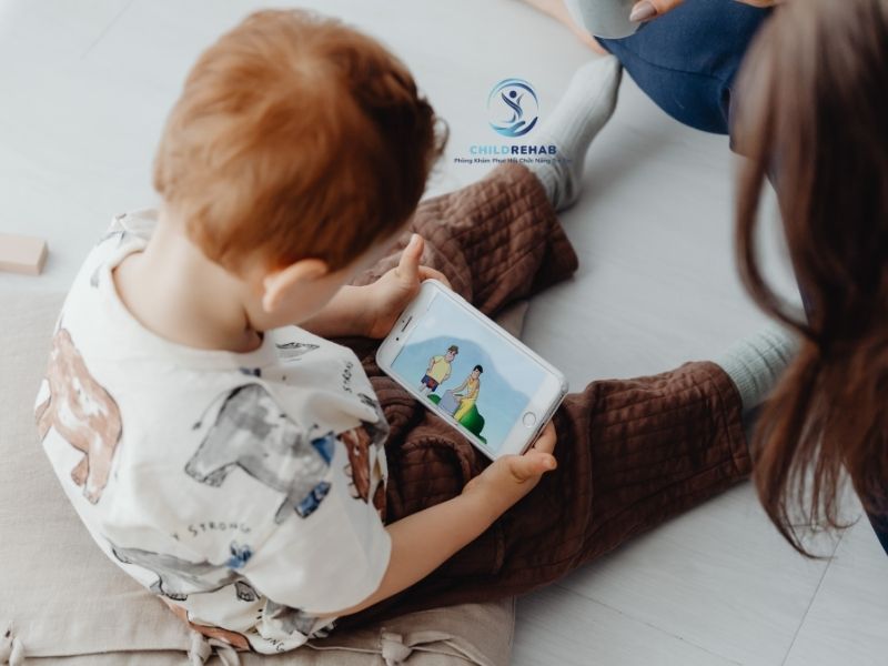 Con Cứ Đòi Điện Thoại, Cha Mẹ Nên Làm Gì? 2026 | ChildRehab