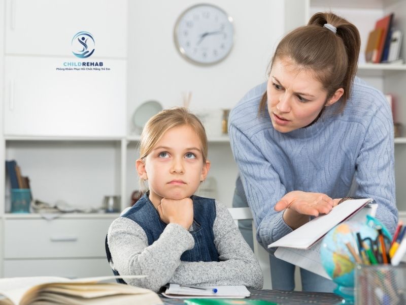 Con Chỉ Nghe Một Người Trong Nhà, Cha Mẹ Nên Làm Gì? 2026 | ChildRehab