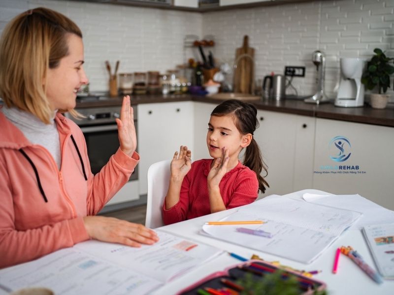 Cách Phát Triển Ngôn Ngữ Cho Trẻ 1 Tuổi Tại Nhà Hiệu Quả 2026 | ChildRehab