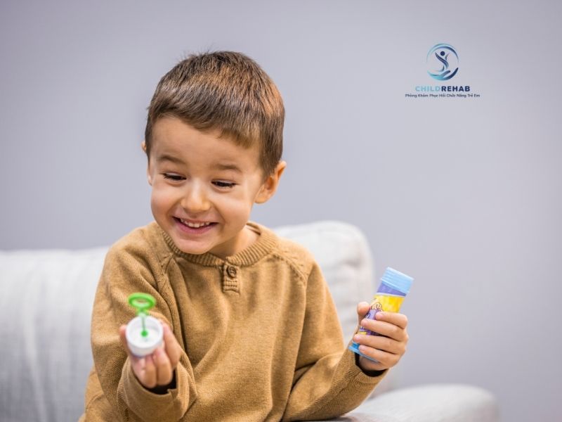 Làm Sao Để Nhận Ra Con Đang Tiến Bộ Mỗi Ngày? 2026 | ChildRehab