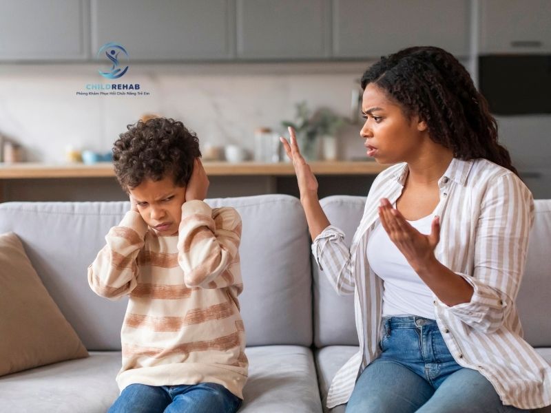 Khi Con Né Tránh Tương Tác, Cha Mẹ Nên Làm Gì? 2026 | ChildRehab