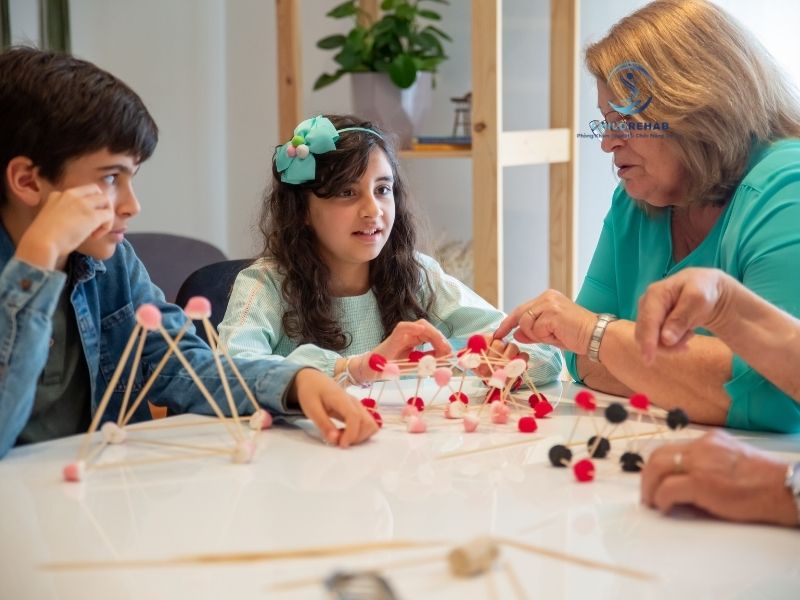 Làm Sao Để Người Chăm Trẻ Không Vô Tình Làm Mọi Việc Rối Hơn? 2026 | ChildRehab