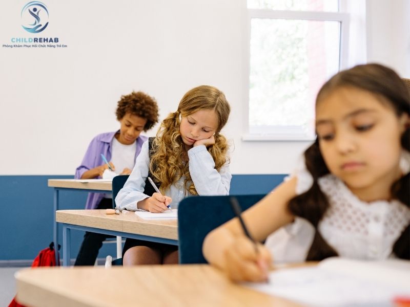 Trẻ Tiểu Học Bị Gù Lưng Có Phổ Biến Không? 2026 | ChildRehab