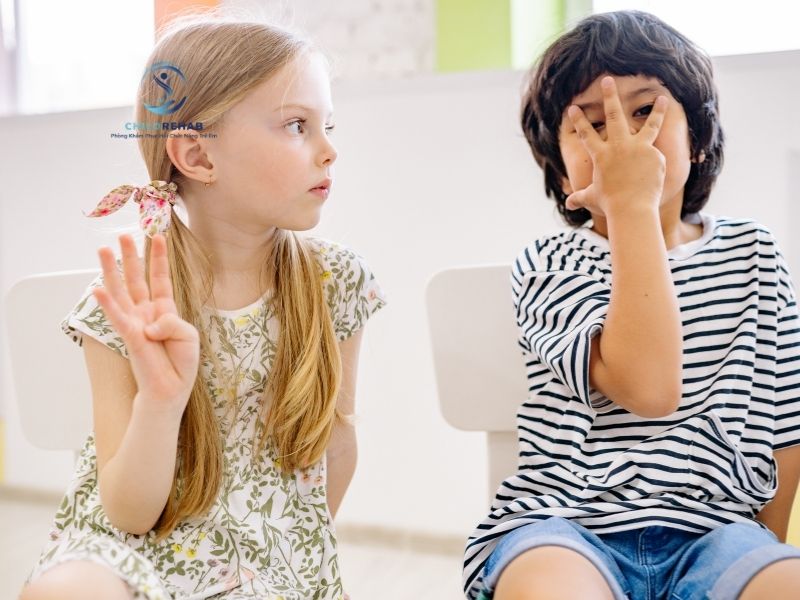 Kỹ Năng Giao Tiếp & Xã Hội Ở Trẻ Là Gì? 2026 | ChildRehab