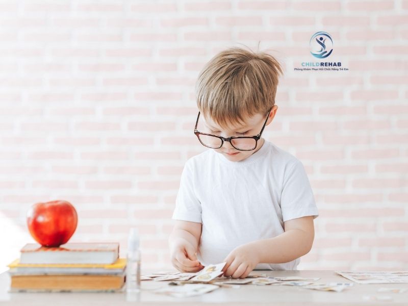 Trẻ Không Phản Ứng Khi Được Gọi Tên Có Đáng Lo Không? 2026 | ChildRehab