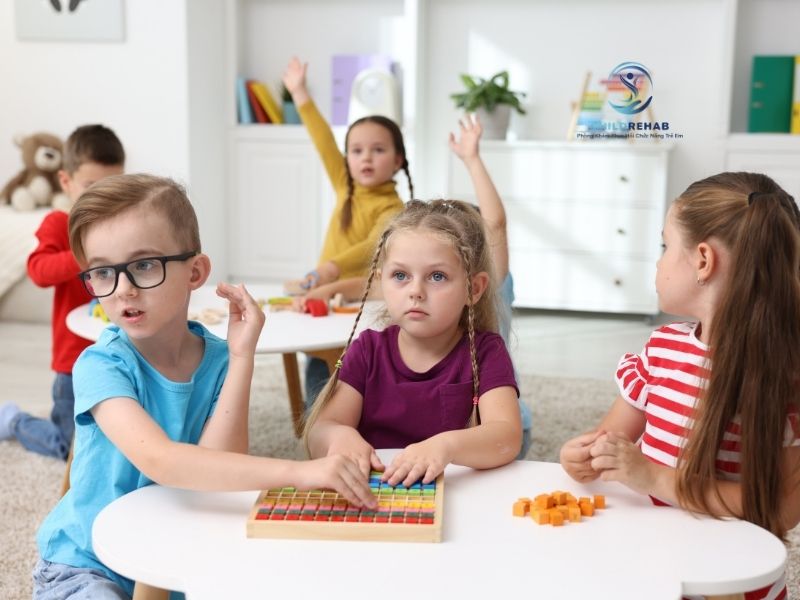 Vì Sao Trẻ Hay Cắt Ngang Khi Người Khác Đang Nói? 2026 | ChildRehab