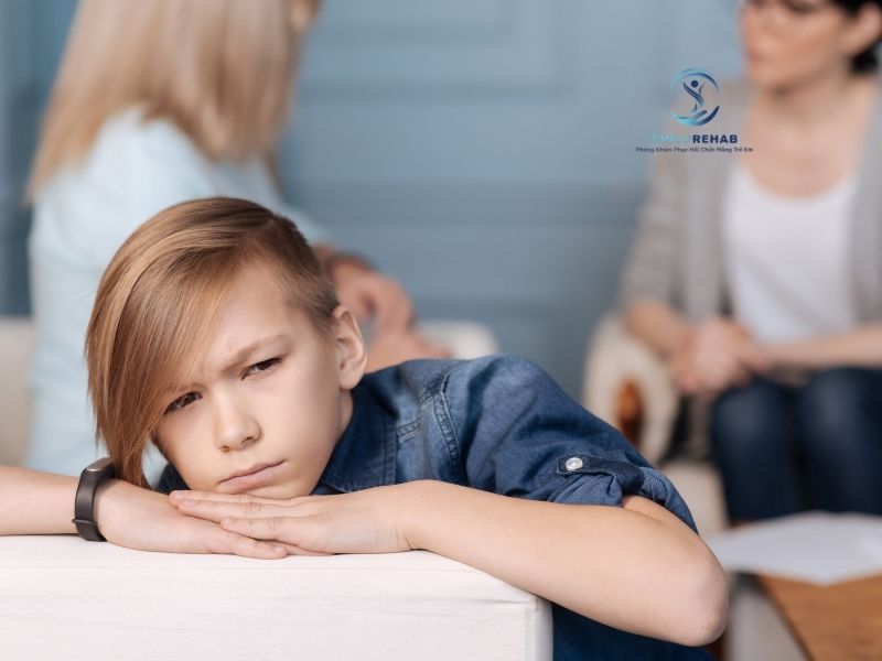 Khi Trẻ Không Muốn Gần Người Lạ Hoặc Tránh Tiếp Xúc 2026 | ChildRehab