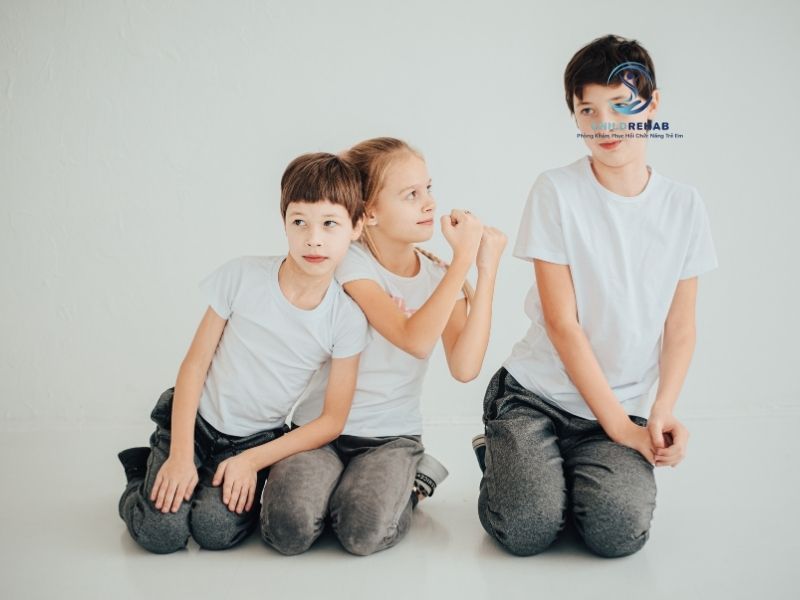 Trẻ Không Biết Bắt Chuyện Hoặc Duy Trì Tương Tác Có Sao Không? 2026 | ChildRehab