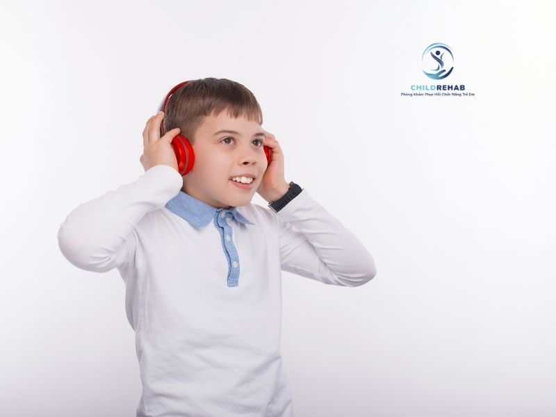 Có Phải Mọi Trẻ Ít Giao Tiếp Đều Là Tự Kỷ Không? 2026 | ChildRehab