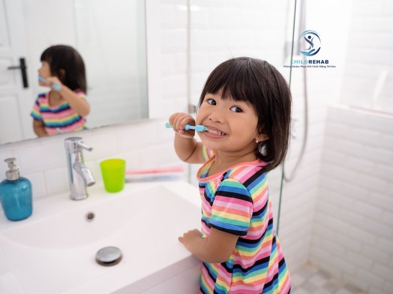 Trẻ Bao Nhiêu Tuổi Thì Bắt Đầu Có Kỹ Năng Tự Lập? 2026 | ChildRehab