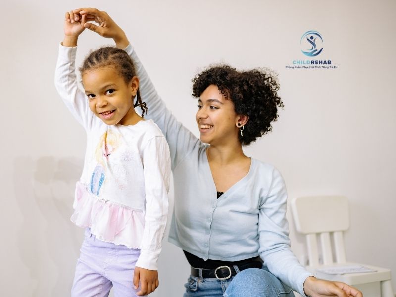 Trẻ Chậm Tự Lập Có Phải Dấu Hiệu Cần Theo Dõi Không? 2026 | ChildRehab