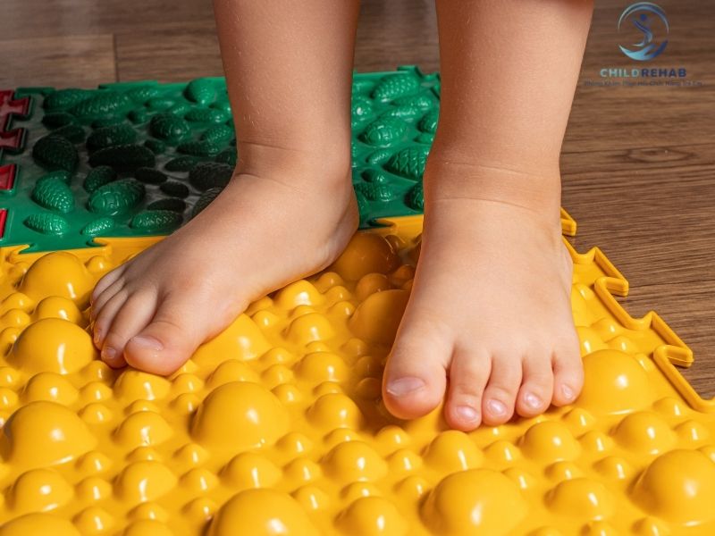 Lệch Trục Chi Dưới Và Dáng Đi Bất Thường Ở Trẻ Khác Gì Nhau? 2026 | ChildRehab