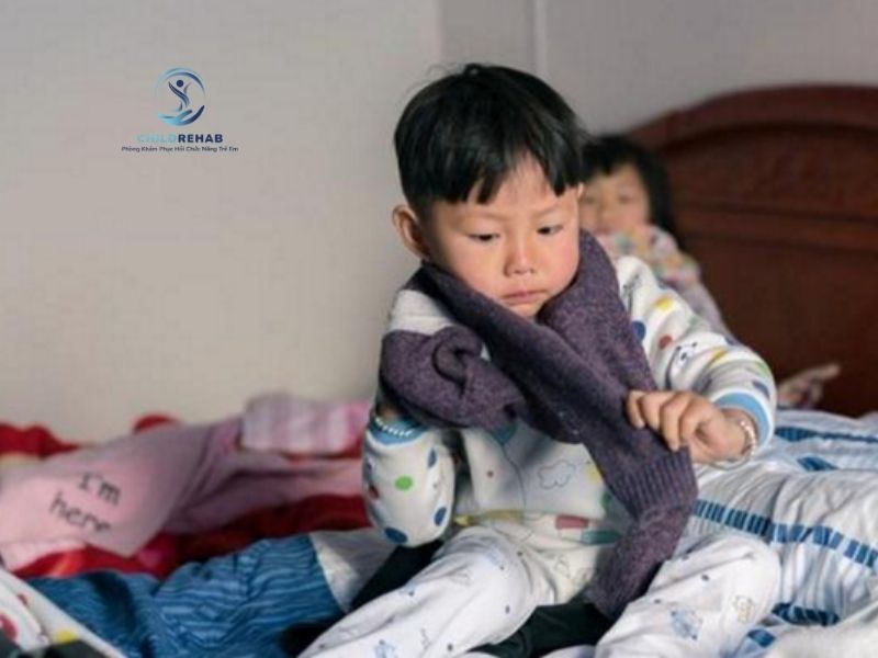 Trẻ 4 Tuổi Không Tự Mặc Quần Áo Có Đáng Lo Không? 2026 | ChildRehab