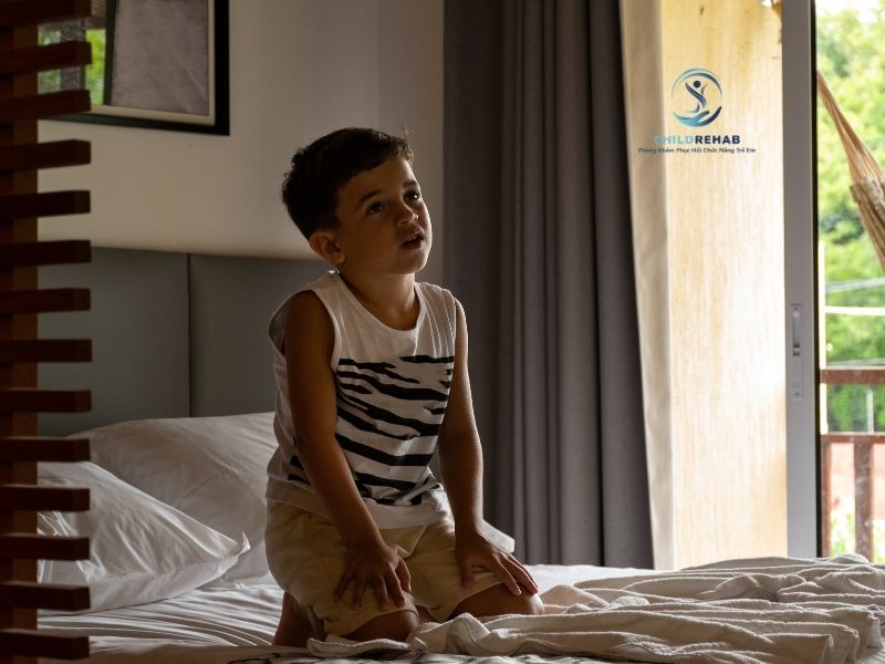 Khi Trẻ Có Nhiều Khó Khăn Trong Sinh Hoạt, Cha Mẹ Nên Làm Gì Trước? 2026 | ChildRehab