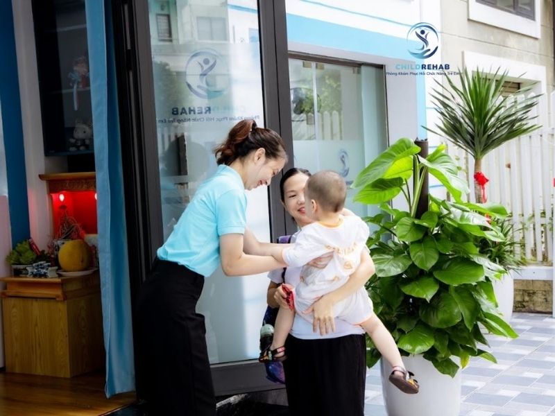 Đưa Trẻ Đi Đánh Giá Phát Triển Có Cần Quá Lo Lắng Không? 2026 | ChildRehab
