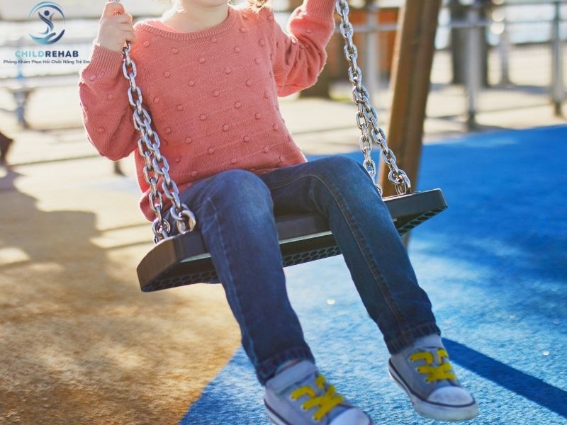 Trẻ 5 Tuổi Vẫn Lệch Trục Chân Có Bình Thường Không? 2026 | ChildRehab